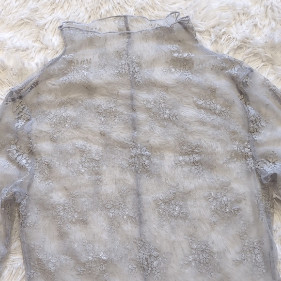 🔴LOWEST! Free People Lady Lux Sheer Floral Light Grey Lilac Thumbhole Top - Picture 4 of 11